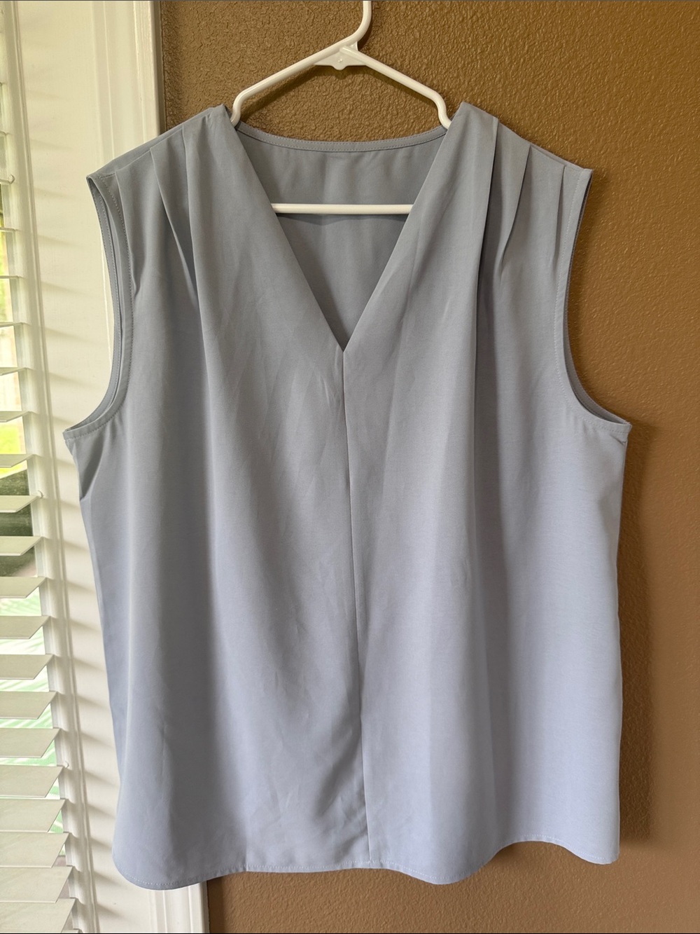 🥳 7/$10!! Light Blue Sleeveless V-Neck Women’s Top